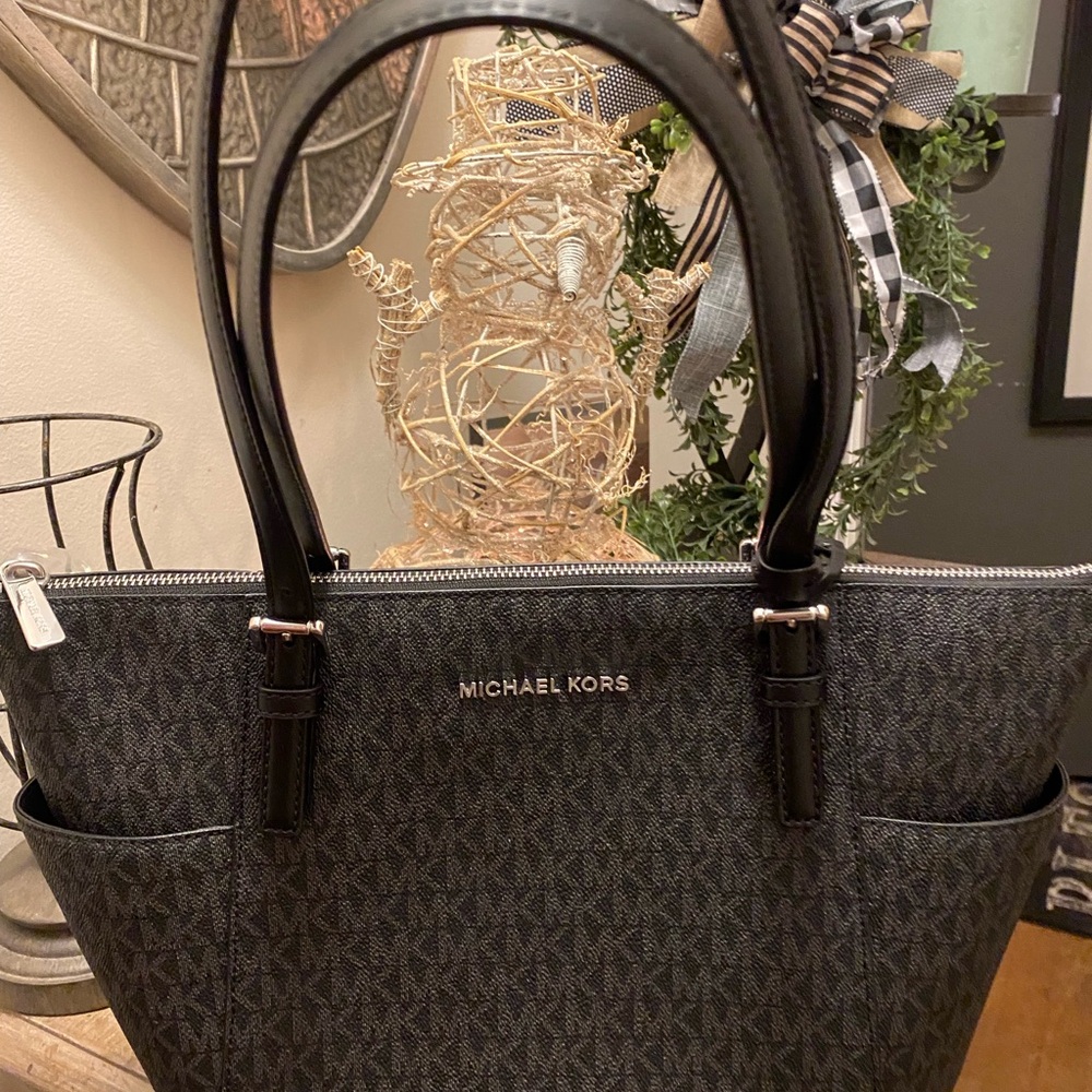 BNWT Michael Kors Black and Gray Signature Tote. Never Used